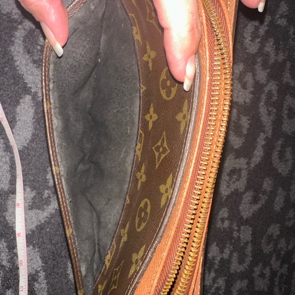 Louis Vuitton Orsay wristlet/clutch - Picture 3 of 8